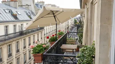 Parasol de Balcon : Ombre et Style Compacts
